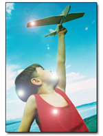 Criança na praia a brincar com avião - visão de uma pessoa com descolamento da retina (Fotópsias)